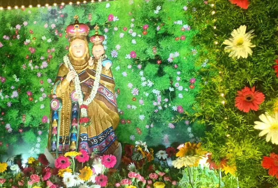 “புனித ஆரோக்கிய அன்னை ஆலயம்”…. விமர்சையாக நடந்த திருவிழா…. பிராத்தனையில் கிறிஸ்தவர்கள்….!!!!