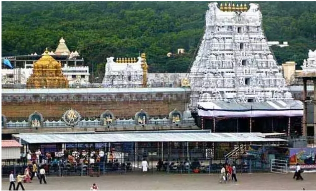 உலகப் புகழ்பெற்ற திருப்பதி…. ஒரு நாள் காணிக்கை எவ்வளவு தெரியுமா?…. கட்டுக்கடங்காத பக்தர்கள் கூட்டம்….!!!!