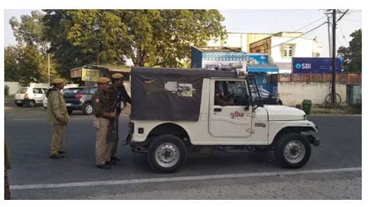 “பள்ளி மாணவனை தனி அறையில் வைத்து தாக்கிய ஆசிரியர்”… அதிரடியாக கைது செய்த போலீஸ்… பரபரப்பு சம்பவம்…!!!!!!