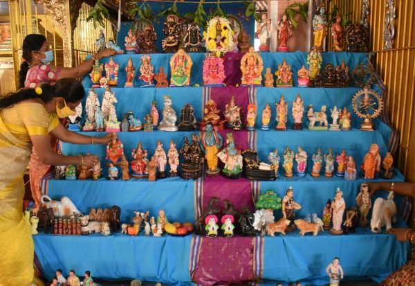 நவராத்திரி விழா ஏன் கொண்டாடப்படுகிறது?….. அதன் சிறப்புகள் என்னென்ன?…. இதோ சில தகவல்…..!!!!