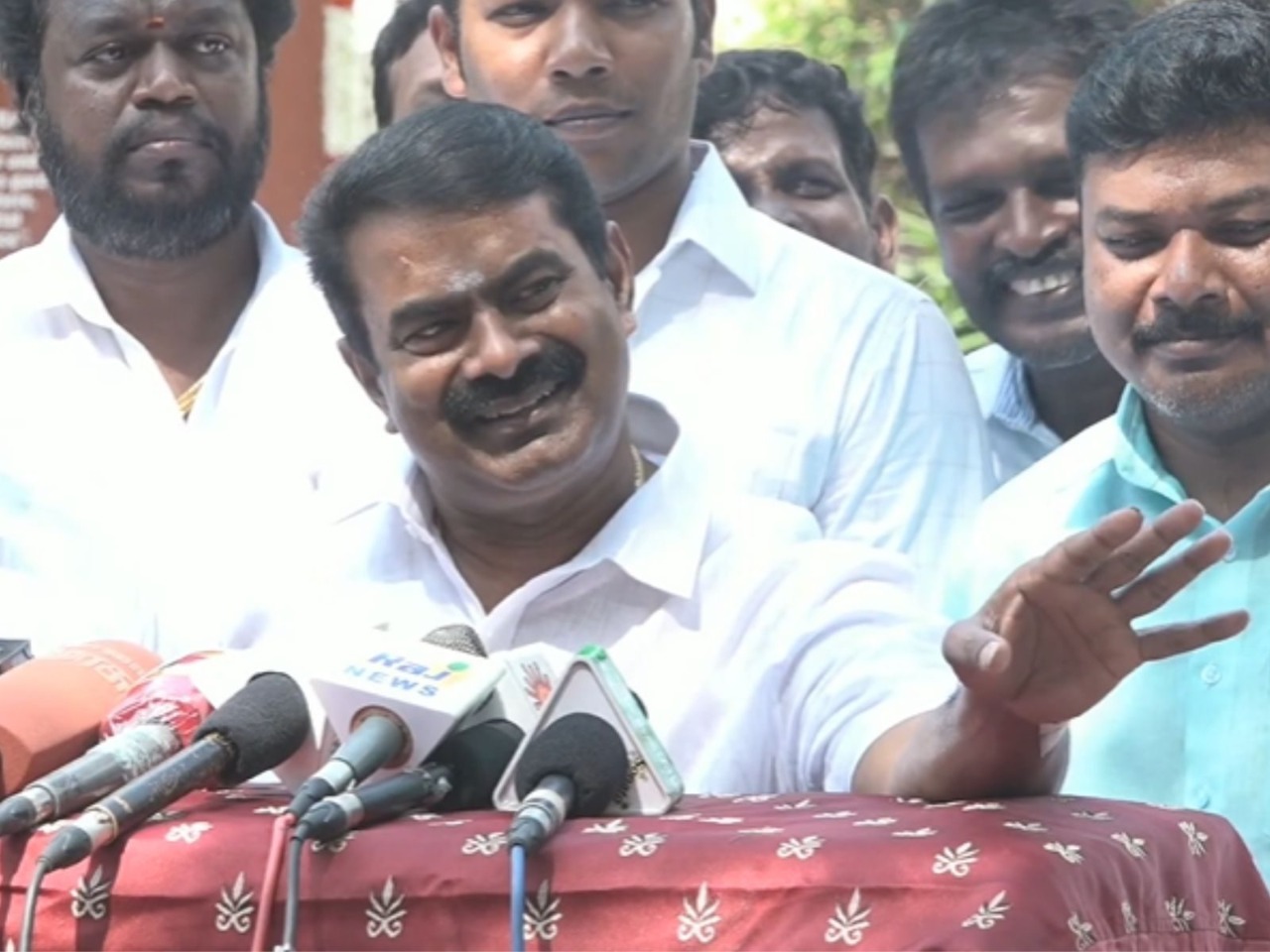 தமிழகம் மக்கள் என்ன பிச்சைக்காரர்களா?…. அமைச்சர் பொன்முடியை காட்டமாக விமர்சித்த சீமான்….!!!!