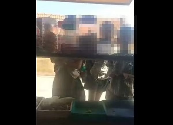 தீண்டாமை அவலம்! உங்களுக்கு தின்பண்டம் தரமுடியாது…. வீட்ல போய் சொல்லுங்க…. சிறுவர்களுக்கு அரங்கேறிய கொடூரம்….!!!!