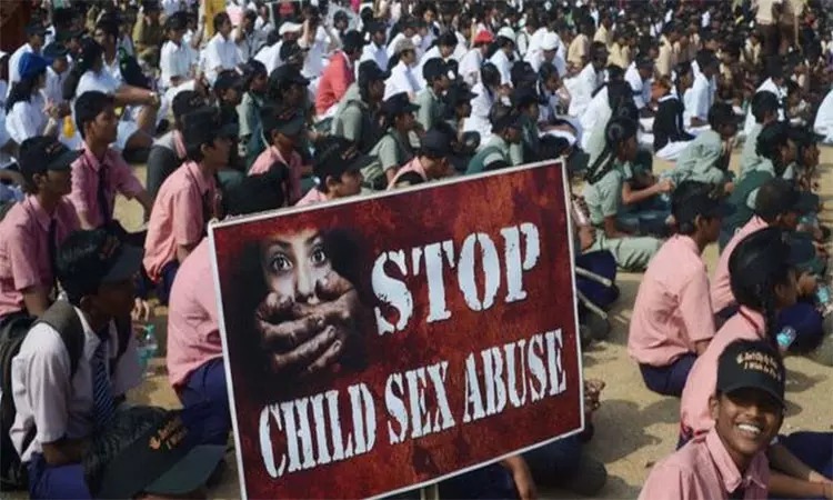 மத வழிபாட்டுத் தலத்திற்கு படிக்க வந்த 10 வயது சிறுமி….. மதபோதகரின் கொடூர செயல்….. பெரும் பரபரப்பு சம்பவம்……!!!!