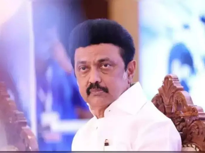 முதல்வரை அவதூறாக சித்தரித்து சுவரொட்டிய வழக்கு…. நீதிமன்றம் அதிரடி உத்தரவு…!!!!