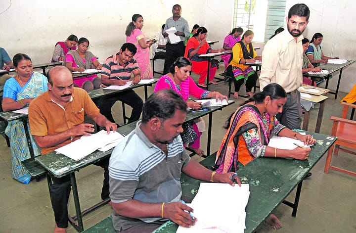 “முதுநிலை ஆசிரியர் பணியிடங்கள்” தகுதி பட்டியல் வெளியீடு….. வெளியான முக்கிய அறிவிப்பு….!!!!