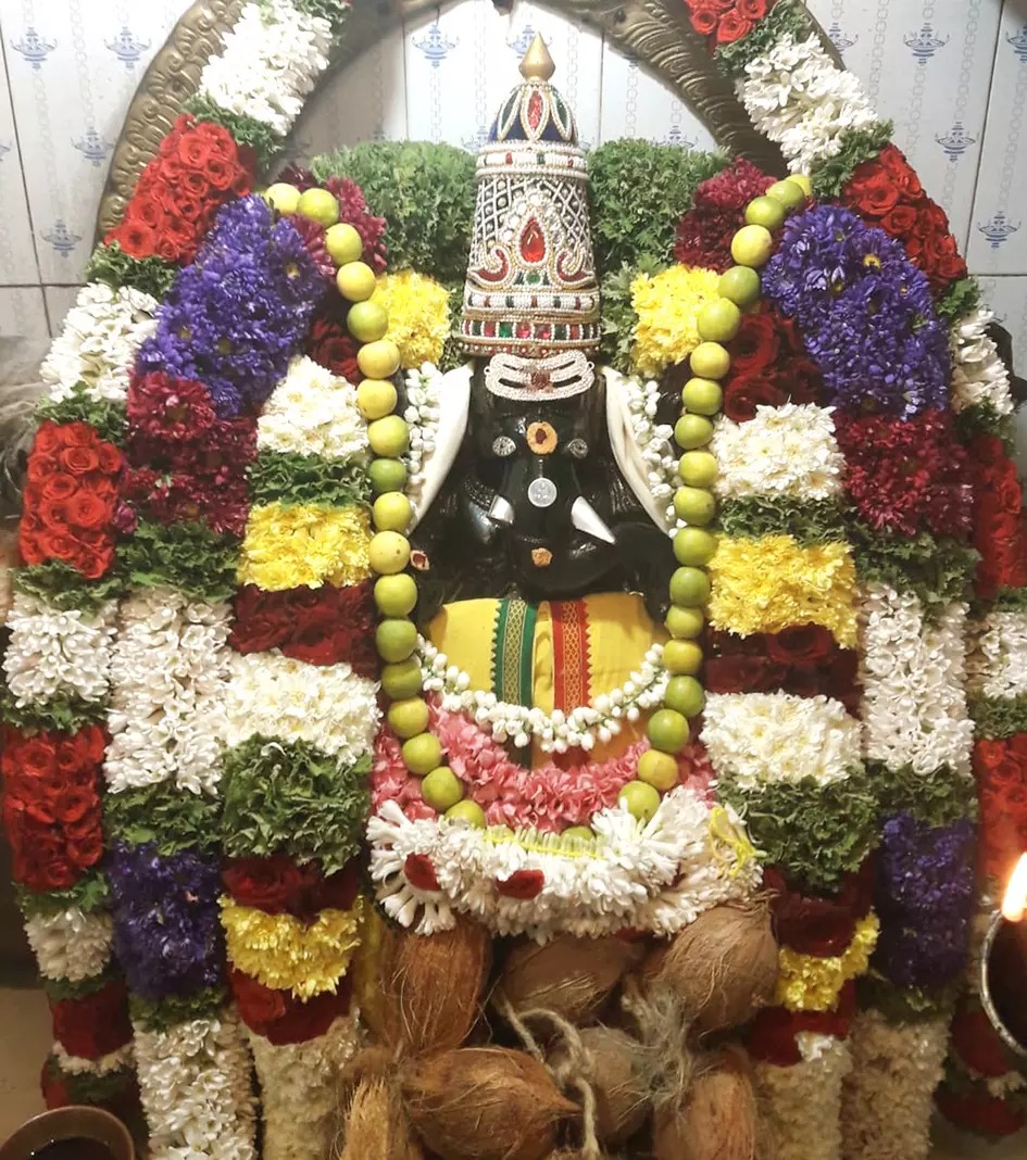 சங்கடஹர சதுர்த்தியை முன்னிட்டு…. சிறப்பு அலங்காரத்தில் சித்தி விநாயகர்…. திரளான பக்தர்கள் தரிசனம்…..!!!!