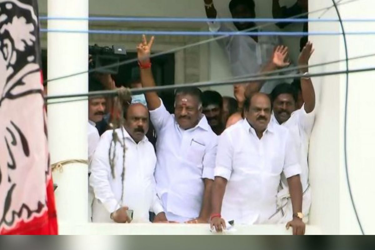ADMKவை இழந்துடக் கூடாது…! பொறுமை காக்கும் ஓபிஎஸ்… சீக்ரெட்டை உடைத்த கோவை செல்வராஜ் ..!!