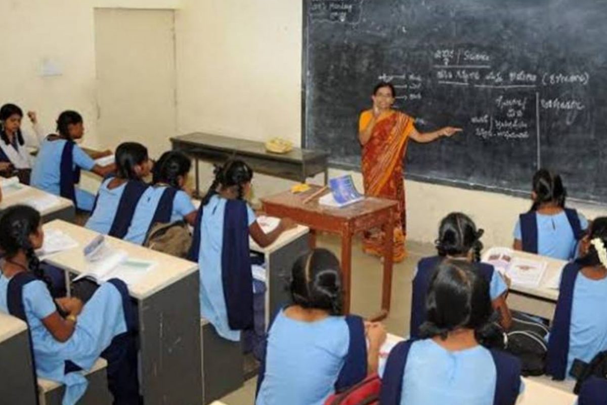 தமிழகம் முழுவதும் ஆசிரியர்களுக்கு கூடுதல் பணி சுமை…. பள்ளிக்கல்வித்துறை போட்ட உத்தரவு….!!!!