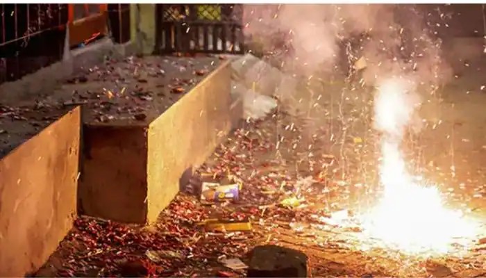 தீபாவளி எதிரொலி!…. அதிகரித்த காற்று மாசுபாடு….. 16 சிகரெட்டுக்கு சமம்…. சமூக ஆர்வலர்கள் வேதனை….!!!!