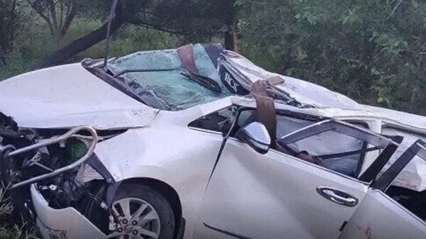 சென்னையில் கோர விபத்து…. தலை குப்புற கவிழ்ந்த கார்…. அதிமுக பிரமுகர்கள் உட்பட 3 பேர் மரணம்….!!!!