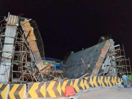 அடக்கடவுளே!… திடீரென சரிந்து இடிந்து விழுந்த பாலம்…. இடிபாடுகளில் சிக்கிய 8 பேர்…. கேரளாவில் பரபரப்பு…..!!!!!