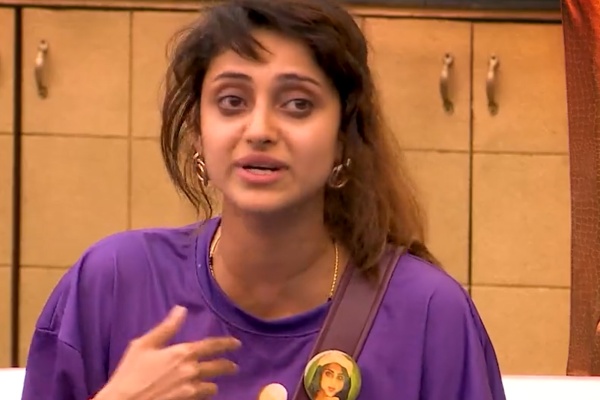 அச்சச்சோ! ஆயிஷாவுக்கு  மூச்சுத் திணறல்….. பிக்பாஸ் வீட்டில் திடீர் பரபரப்பு….!!!!