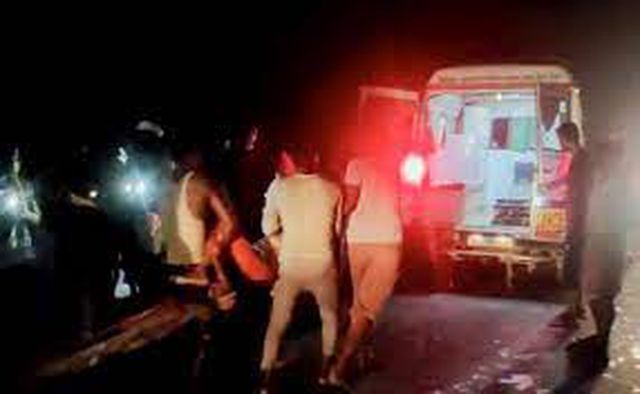 டிராக்டர் கவிழ்ந்து விபத்து…. 22 பக்தர்கள் பலி…. பெரும் பரபரப்பு சம்பவம்…..!!!!!