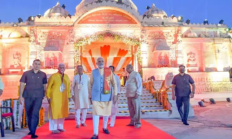 “மங்களகரமான நாளில் மகிழ்ச்சி பொங்கட்டும்” நாட்டு மக்களுக்கு தீபாவளி வாழ்த்து கூறிய பிரதமர்..‌‌…!!!!