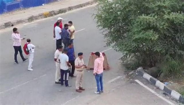 “புதருக்குள் கிடந்த சூட்கேஸ்” நிர்வாணமாக இருந்த  பெண்ணின் சடலம்….. பெரும் பரபரப்பு சம்பவம்…..!!!!