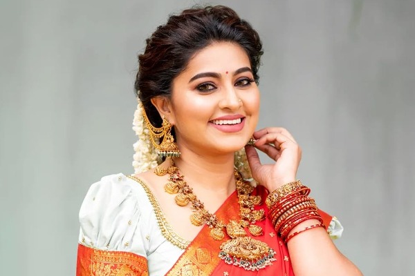 அடடே என்ன ஒரு அழகு!….. “துளி கூட மேக்கப் போடாமல் பிரபல நடிகை”…. இதோ க்யூட் PHOTO….!!!!!