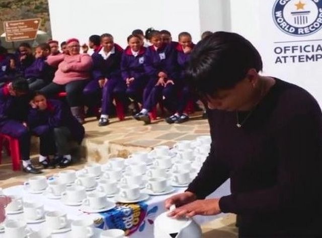 அடேங்கப்பா!…. 1 மணி நேரத்தில் 249 டீ…. புதிய சாதனை படைத்த பெண்… குவியும் பாராட்டுக்கள்….!!!