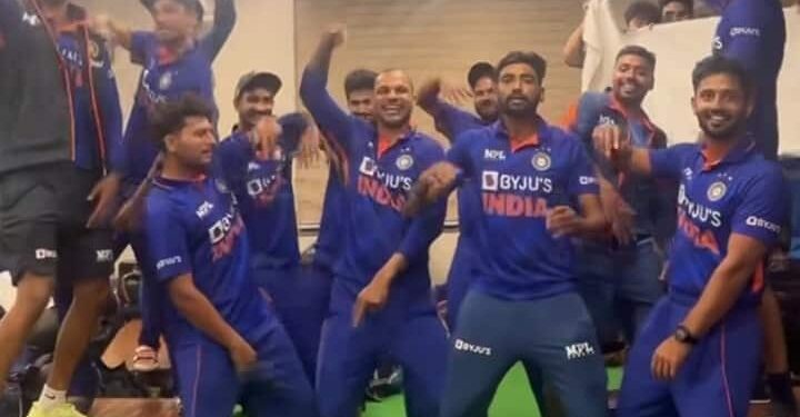 போடு ரகிட ரகிட….. தொடரை கைப்பற்றிய மகிழ்ச்சி….. டான்ஸ் ஆடிய இந்திய வீரர்கள்…. வைரலாகும் வீடியோ.!!