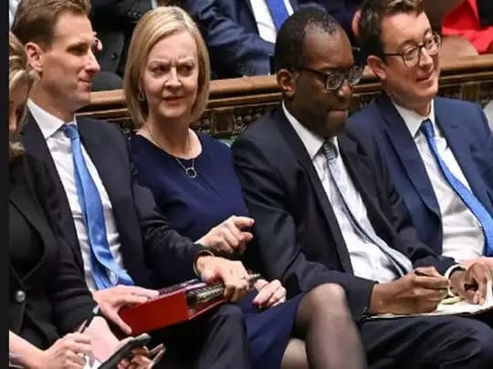 “2 லட்சம் பேர் பணி நீக்கம்” பிரதமரின் அதிரடி முடிவு….? கடும் அதிருப்தியில் அரசு ஊழியர்கள்….!!!!