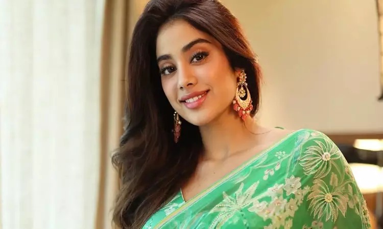 “இவங்கள லவ் பண்ண கூடாது”…. சகோதரிக்கு அட்வைஸ் கூறிய ஜான்வி கபூர்…..!!!!