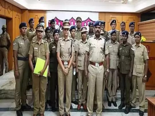 அப்படிபோடு! இனி யாரும் மாணவிகள் கிட்ட வாலாட்ட முடியாது…. “போலீஸ் அக்கா” இருக்காங்க…. செம திட்டம் அறிமுகம்….!!!!!