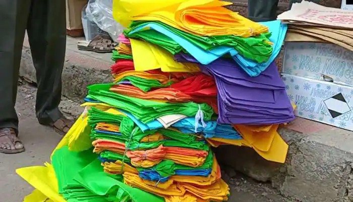 கொஞ்சம் கூட பயமில்லை!… தடையை மீறி பிளாஸ்டிக் பைகள்…. அதிகாரிகளின் அதிரடி நடவடிக்கை…..!!!!