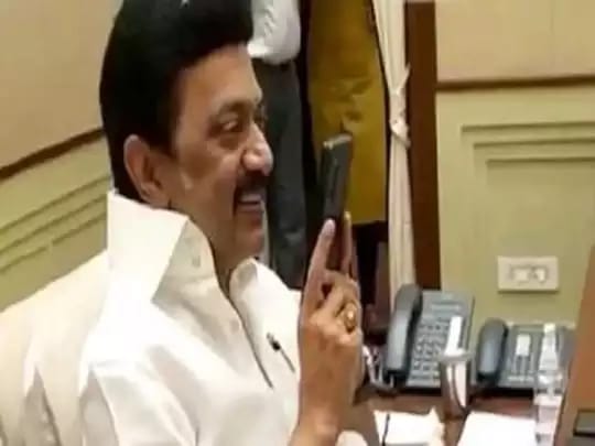 “நான் தல தோனியின் ரசிகன்” அதனாலதான் பினிஷிங்க் ஆட வச்சுட்டாங்க…. ஜாலியாக பேசிய முதல்வர் ஸ்டாலின்….!!!!