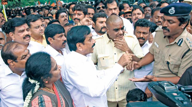 என் மீது 26 கேஸ் இருக்கு..! ஆன்ட்டி இந்துவா பேசணும்னு வாறீங்க..! கொதித்து போன எச்.ராஜா ..!!