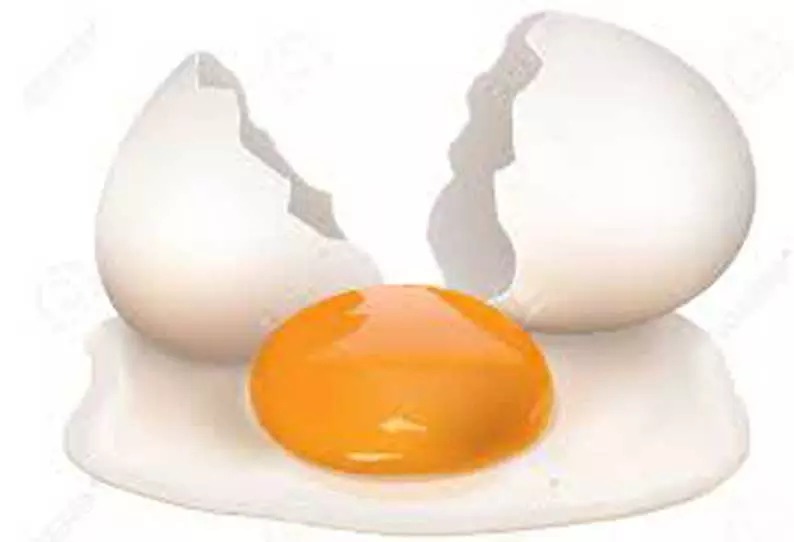 சத்துணவில் அழுகிய முட்டையா…??? அதிர்ச்சியடைந்த மாணவர்கள்…. பரபரப்பு சம்பவம்…!!!