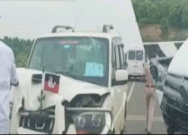 BREAKING:விபத்தில் சிக்கிய முன்னாள் அமைச்சர்கள்…. வெளியான தகவல்…!!!