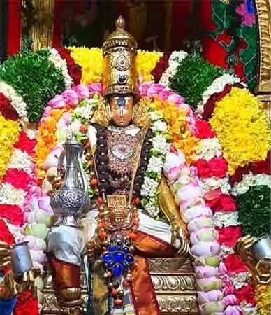 “மதுரை மீனாட்சி அம்மன்”…. 7 ஆம் நாள் சிறப்பு அலங்காரம்…. மெய்சிலிர்த்த பக்தர்கள்….!!!!