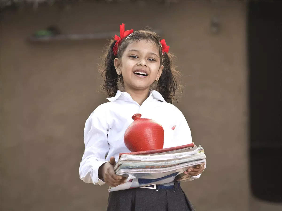 பெற்றோர்களே…. உங்க பெண் குழந்தைகளுக்கான சேமிப்பு…. வெறும் 500 ரூபாய் செலுத்தினால் 2.5 லட்சம் ரிட்டன்ஸ்….!!!!