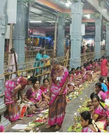 புரட்டாசி மாத பௌர்ணமியை முன்னிட்டு….. குலசை முத்தாரம்மன் கோவிலில் திருவிளக்கு பூஜை….!!!