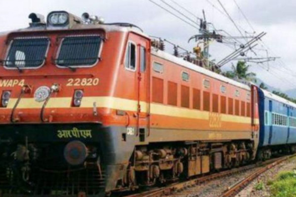 சபரிமலை செல்லும் சிறப்பு ரயில் சேவைகளில் திடீர் மாற்றம்…. தெற்கு ரயில்வே வெளியிட்ட மிக முக்கிய அறிவிப்பு….!!!!