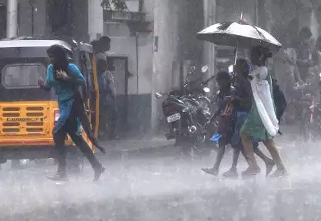 அடுத்த இரண்டு மணி நேரத்தில்…. நான்கு மாவட்டங்களில்…. அலர்ட் மக்களே…!!!