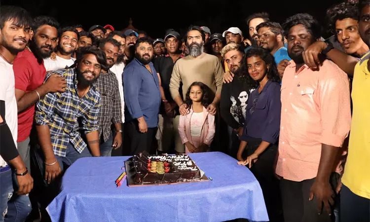 சிம்பு நடிக்கும் புது படத்தின் சூட்டிங் நிறைவு…. படக்குழுவினர் கேக் வெட்டி கொண்டாட்டம்…. வெளியான புகைப்படம்….!!!!