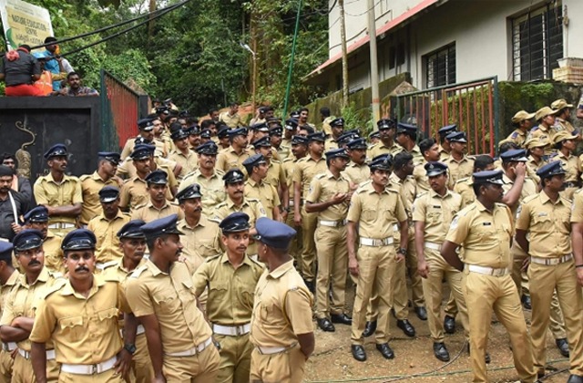 சபரிமலைக்கு செல்லும் ஐயப்ப பக்தர்களுக்கு….. 6 கட்டங்களாக பலத்த போலீஸ் பாதுகாப்பு…. வெளியான தகவல்….!!!