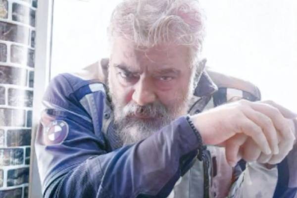 “மாஸ் லுக்கில் தல அஜித்”….‌ சண்டைக் காட்சியில் பிரபல தயாரிப்பாளருடன் எடுத்த ஸ்டில்…. செம வைரல்….!!!!