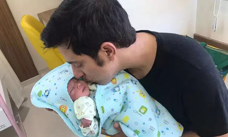 அன்பு மகளுக்காக…. யாரும் செய்ய துணியாததை செய்து அசத்திய தந்தை…. நெகிழ்ச்சி சம்பவம்….!!!!!