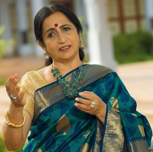 அடடே….! பிரபல இந்திய பாடகிக்கு…. பிரான்சின் உயரிய விருதா….?