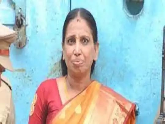 பிரியங்கா காந்தி கதறி அழுதாங்க…. நான் தப்பு பண்ணல…. ஆனா தூக்கு தண்டனை கைதி மாதிரி நடத்துனாங்க….. நளினி உருக்கம்….!!!!!