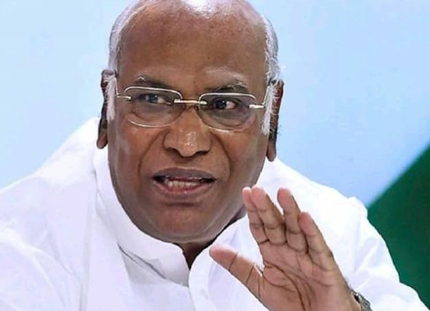 “தமிழக காங்கிரஸ் கமிட்டியில் உட்க்கட்சி பூசல்”…. இப்போதைக்கு நடவடிக்கை எடுக்க முடியாது…. -மல்லிகாா்ஜுன காா்கே….!!!!