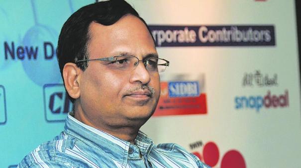 “இரவில் அமைச்சர் சத்யேந்தர் ஜெயினை சந்தித்து பேசிய சிறை அதிகாரி”….. பாஜக வெளியிட்ட புதிய வீடியோவால் பரபரப்பு…!!!!