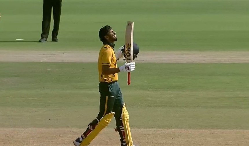 16 சிக்ஸர்…! இரட்டை சதம் விளாசிய ருதுராஜ்…. 330 ரன்கள் குவித்த மகாராஷ்டிரா அணி..!!