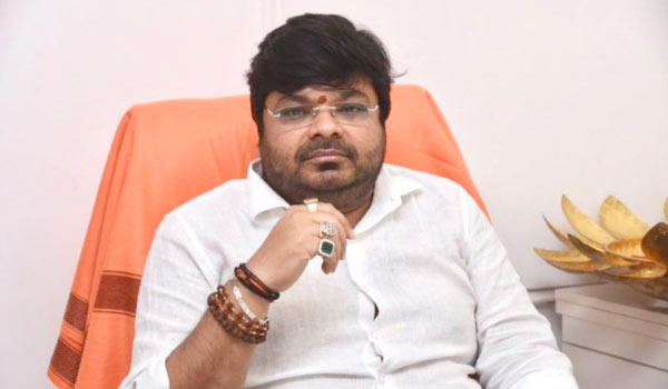 அடடே!…. தெலுங்கானா கிராமத்தை தத்தெடுத்த பிரபல தயாரிப்பாளர்…. நெகிழ்ச்சி சம்பவம்….!!!!