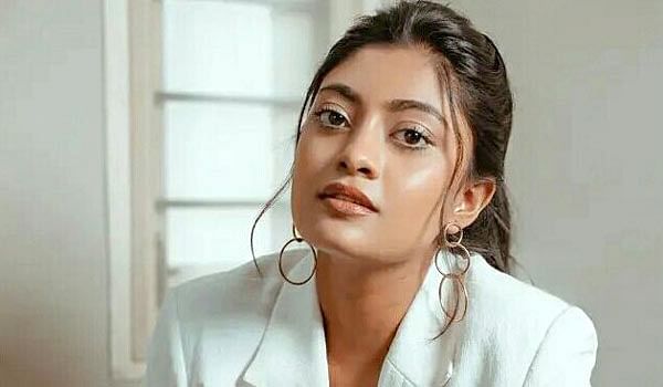 இப்படிப்பட்ட கேவலமான செயலை செய்யாதீங்க…. அம்மு அபிராமி ரசிகர்களுக்கு அலார்ட்….!!!!