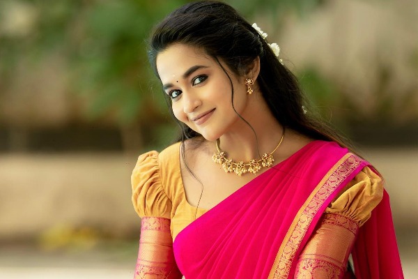 அட! பாண்டியன் ஸ்டோர்ஸ் காவ்யாவா இது…. சீரியலை விட்டு வெளியேறியதும் என்னா கவர்ச்சி…. இணையத்தை கலக்கும் கிளிக்ஸ்…..!!!!!!