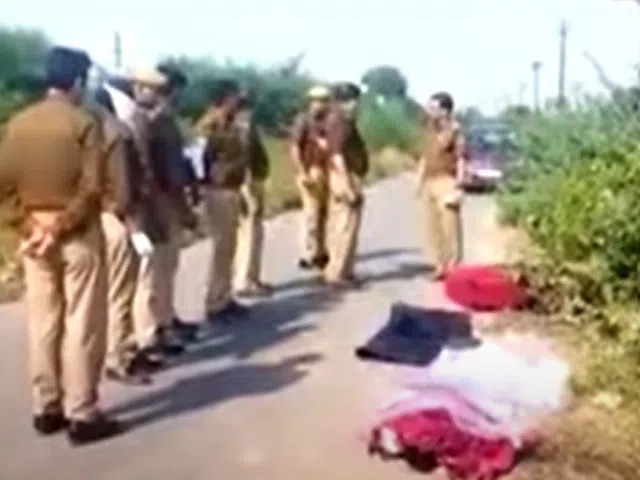 பிளாஸ்டிக் கவரில் சுற்றி இளம்பெண் சடலம் வீச்சு….. பெரும் பரபரப்பு சம்பவம்….!!!