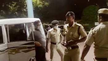 “இளம் பெண் கூட்டு பாலியல் பலாத்காரம்”….. முன்னாள் தலைமைச் செயலாளர் கைது…. போலீஸ் அதிரடி….!!!!!