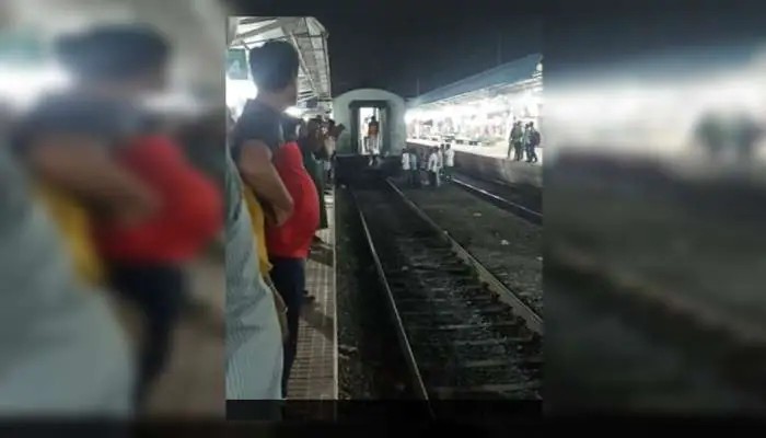 ஷாக்: ஓடும் ரயிலில் இருந்து கழன்று சென்ற 2 பெட்டிகள்…. பயத்தில் அலறிய பயணிகள்…. பின் நடந்த சம்பவம்….!!!!